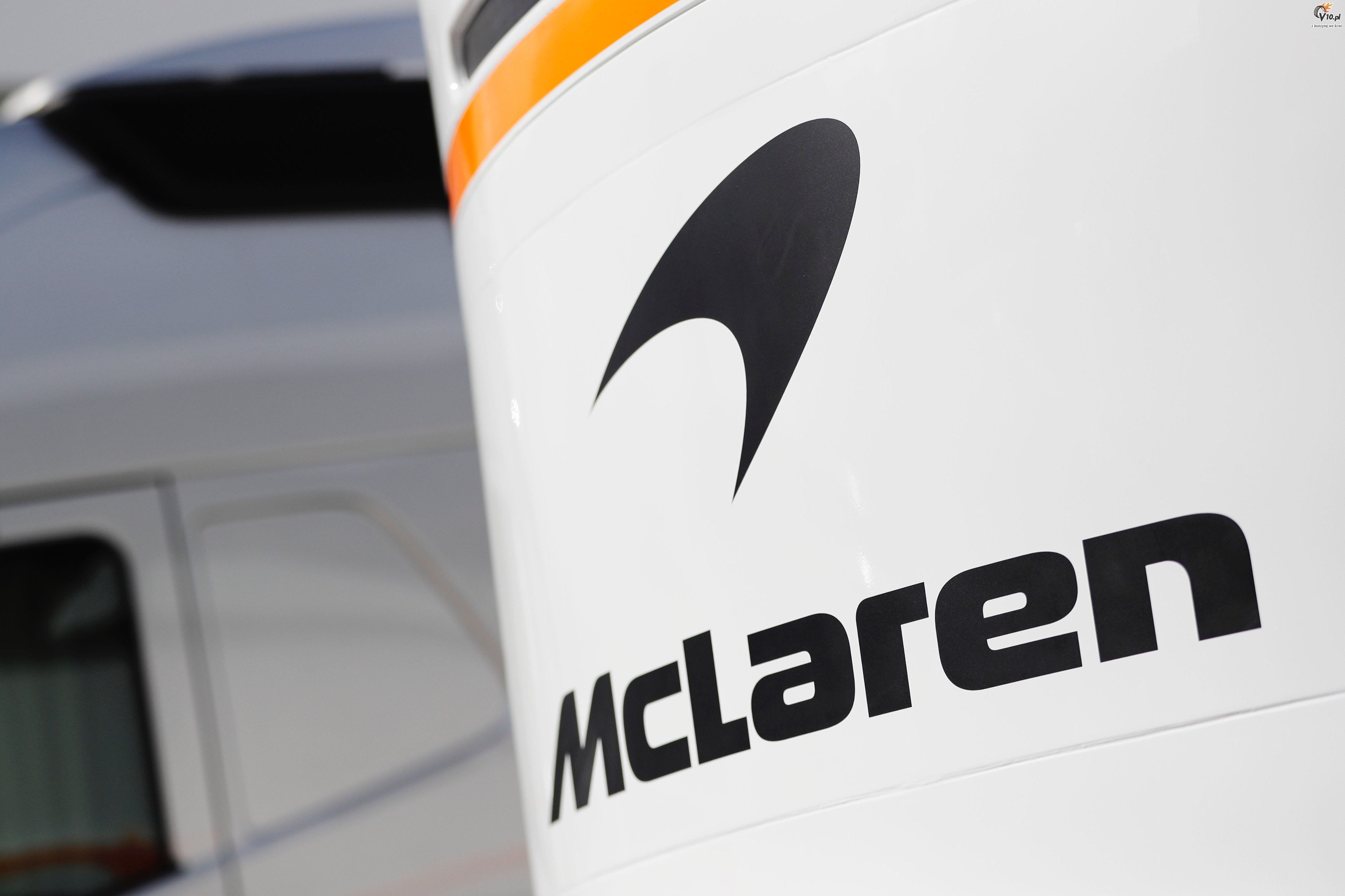 McLaren mia poar w swoim garau