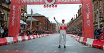 Button w bolidzie f1 na ulicach Manchesteru - wideo