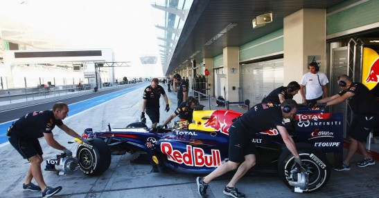 Testy dla młodych kierowców w Abu Zabi - dzień pierwszy