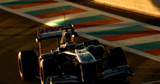 Testy dla młodych kierowców w Abu Zabi - dzień pierwszy