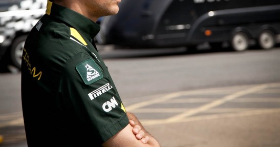 Spotkanie stajni Caterham z drużyną Queen Park Rangers