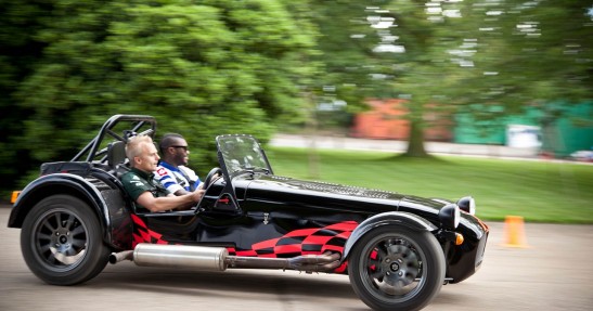 Spotkanie stajni Caterham z drużyną Queen Park Rangers