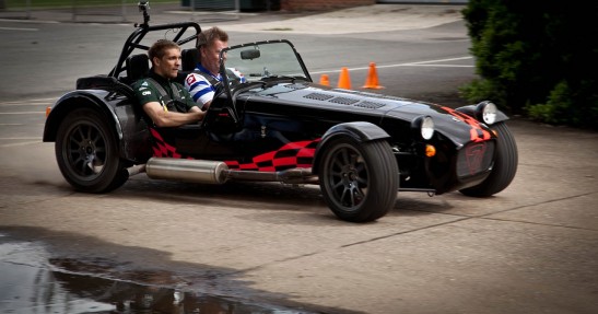 Spotkanie stajni Caterham z drużyną Queen Park Rangers
