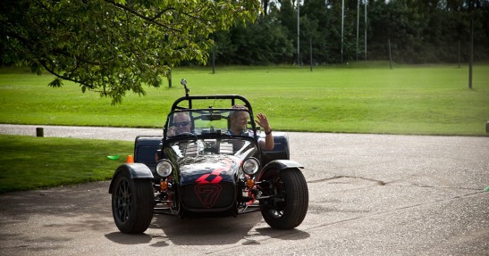 Spotkanie stajni Caterham z drużyną Queen Park Rangers