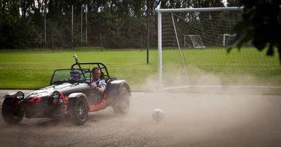 Spotkanie stajni Caterham z drużyną Queen Park Rangers