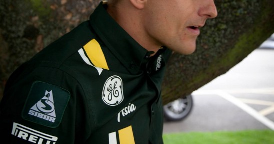 Spotkanie stajni Caterham z drużyną Queen Park Rangers