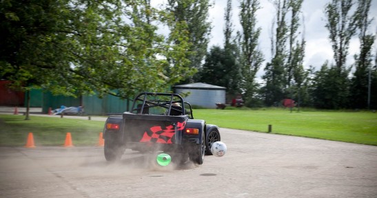 Spotkanie stajni Caterham z drużyną Queen Park Rangers