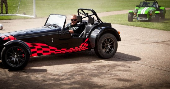 Spotkanie stajni Caterham z drużyną Queen Park Rangers