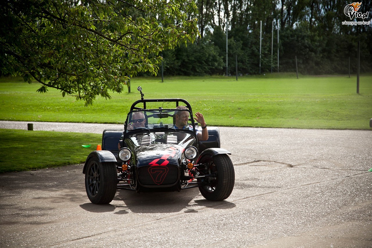 Spotkanie stajni Caterham z druyn Queen Park Rangers