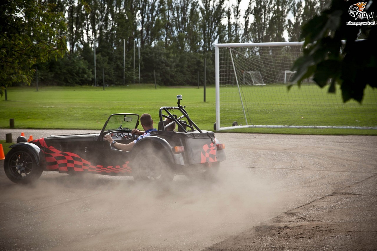 Spotkanie stajni Caterham z druyn Queen Park Rangers