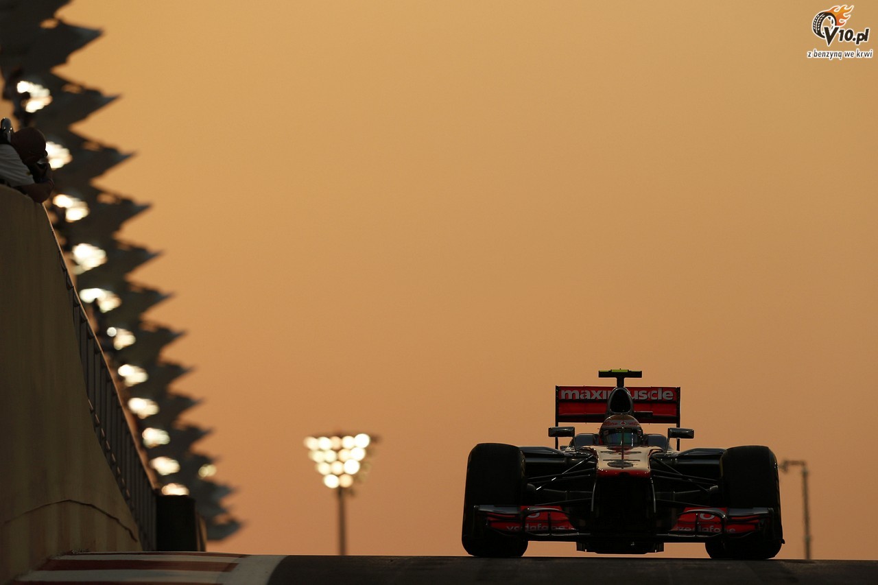 GP Abu Zabi - wycig: Raikkonen zwycia szalonej nocy w Zjednoczonych Emiratach Arabskich
