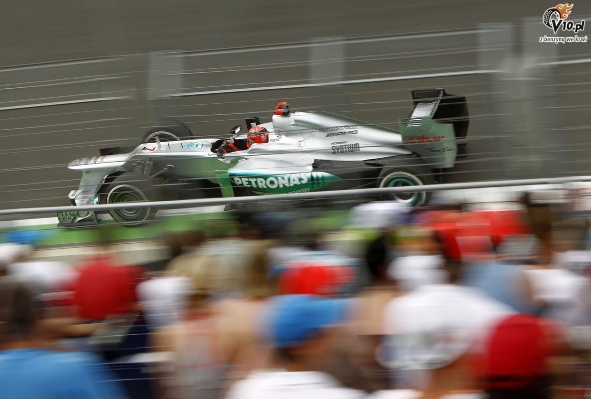 Schumacher mg straci podium, ale wybroni si u sdziw