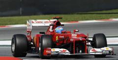 Przebudowany bolid Ferrari wstrzsn padokiem