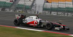 Hamilton skonsternowany kiepskim startem, Button zdar opony