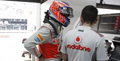 Hamilton skonsternowany kiepskim startem, Button zdar opony