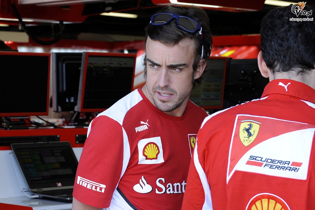 Alonso broni kosztownej strategii jednego pit-stopu, Massa zy sam na siebie