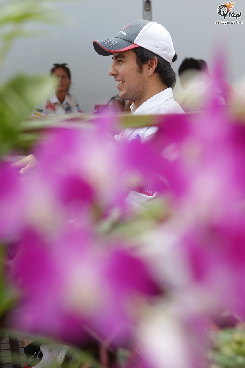GP Singapuru - 2. trening: Vettel nie oddaje pierwszego miejsca