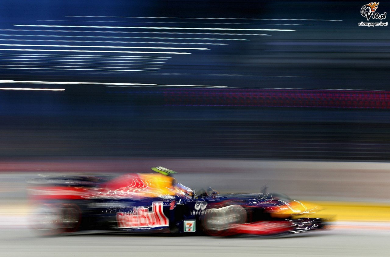GP Singapuru - wycig: Vettel triumfatorem nocnej szarpaniny na Marina Bay