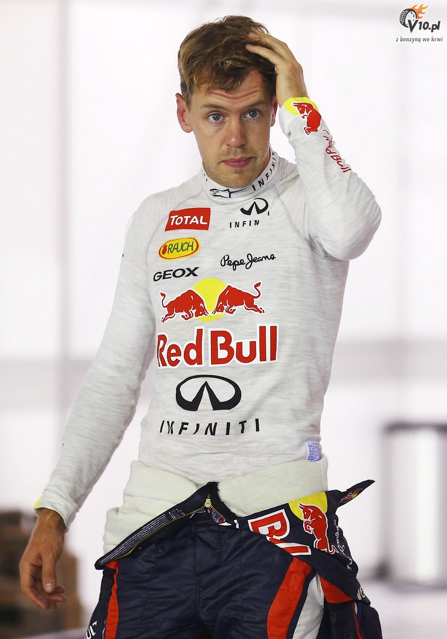 GP Singapuru - wycig: Vettel triumfatorem nocnej szarpaniny na Marina Bay