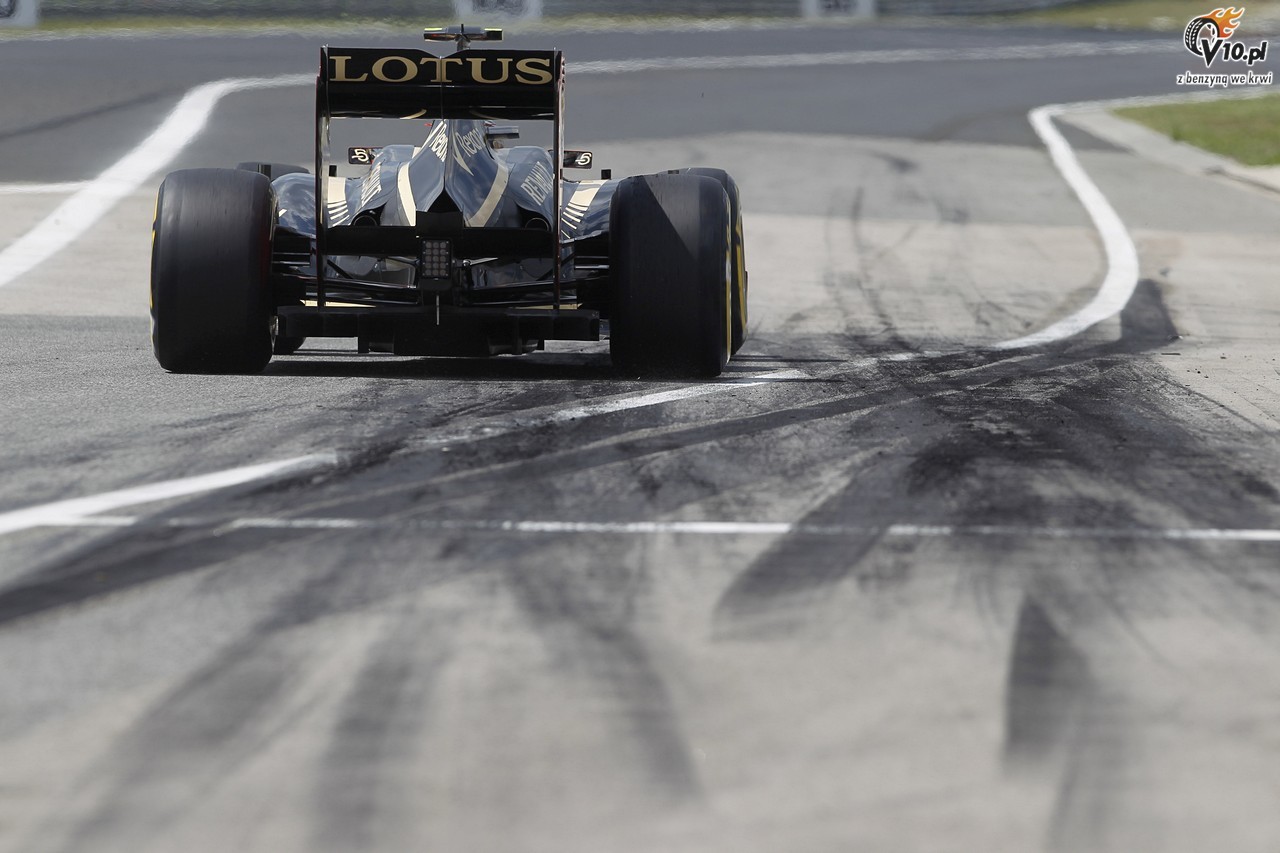 Raikkonen i Grosjean niewzruszeni burzliw walk o drugie miejsce