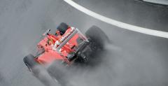 Ferrari mocne w kadych warunkach. Czerwony bolid jedzi z kolejnymi poprawkami