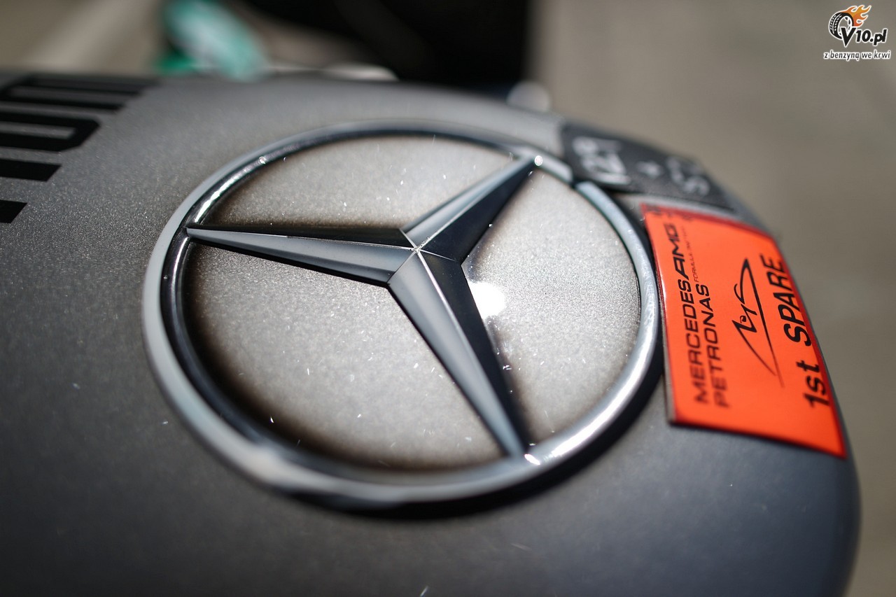 Schumacher odstpi Hamiltonowi kokpit Mercedesa, obejmujc stanowisko kierownicze?