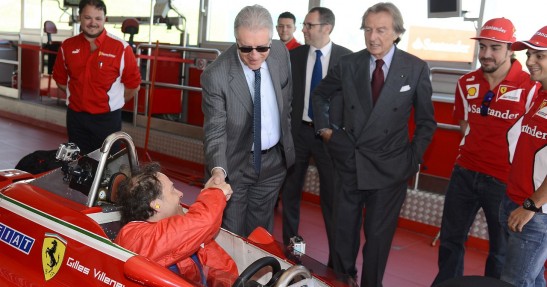 Jacques Villeneuve w Ferrari 312 T4 ojca Gillesa