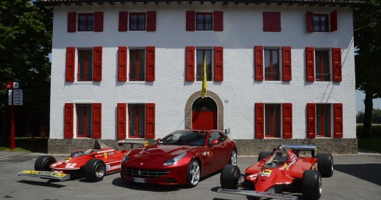 Jacques Villeneuve w Ferrari 312 T4 ojca Gillesa