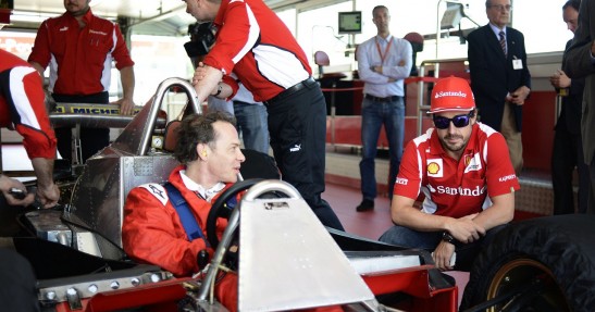 Jacques Villeneuve w Ferrari 312 T4 ojca Gillesa