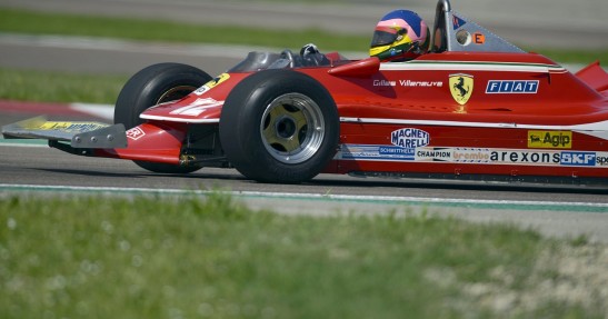 Jacques Villeneuve w Ferrari 312 T4 ojca Gillesa