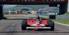 Jacques Villeneuve poprowadzi bolid Ferrari ojca Gillesa z sezonu 1979. Zobacz wideo