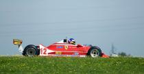 Jacques Villeneuve w Ferrari 312 T4 ojca Gillesa