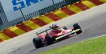 Jacques Villeneuve w Ferrari 312 T4 ojca Gillesa