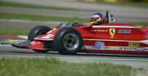 Jacques Villeneuve w Ferrari 312 T4 ojca Gillesa