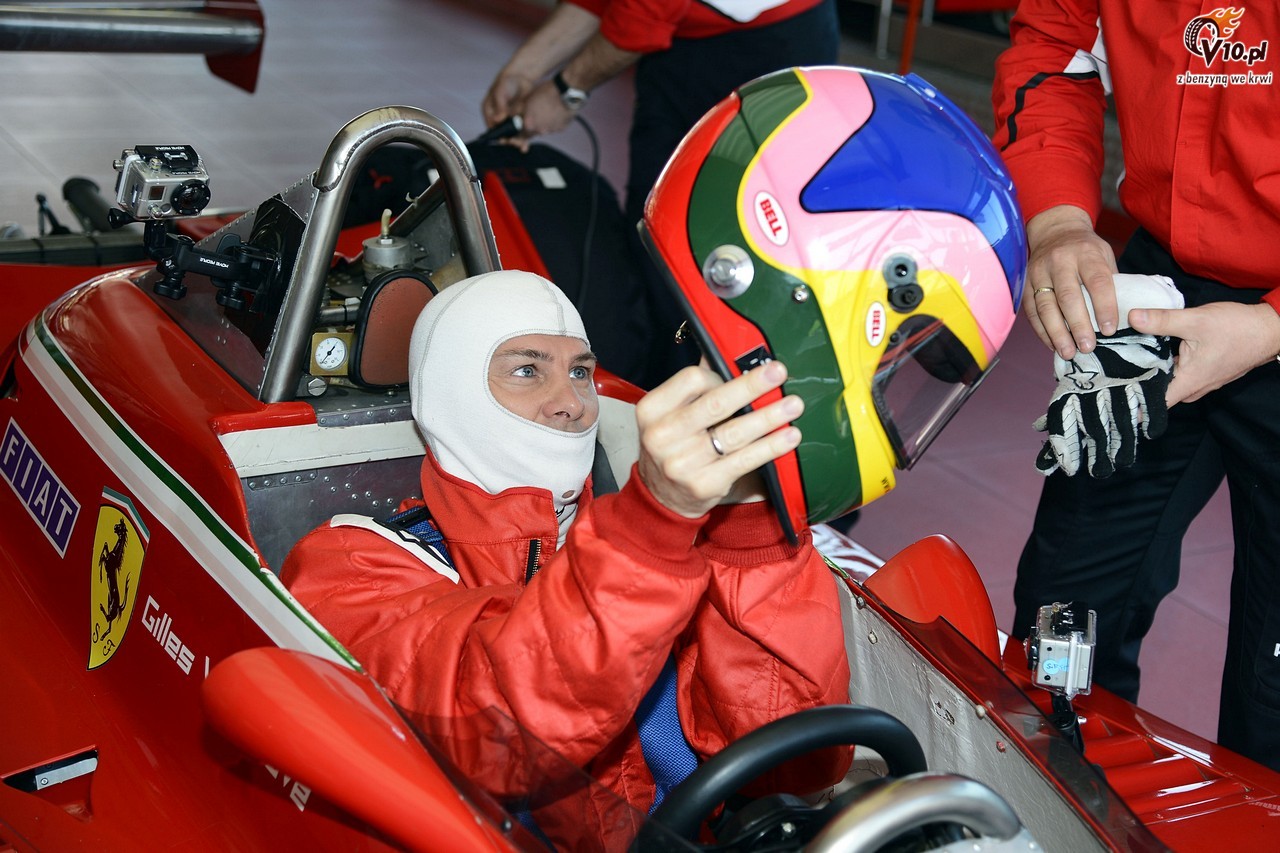 Jacques Villeneuve w Ferrari 312 T4 ojca Gillesa