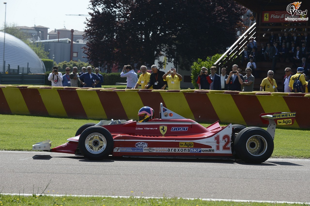 Jacques Villeneuve w Ferrari 312 T4 ojca Gillesa