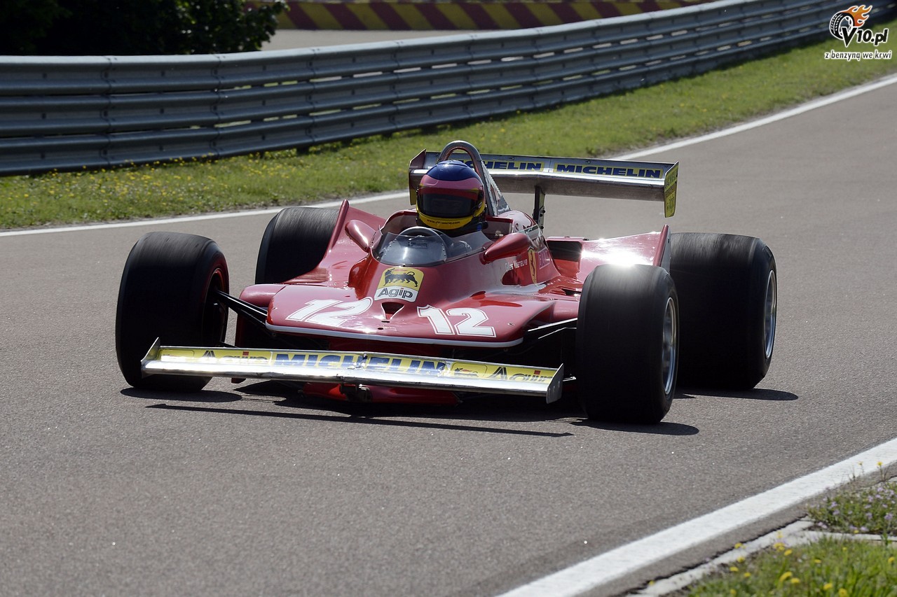 Jacques Villeneuve w Ferrari 312 T4 ojca Gillesa