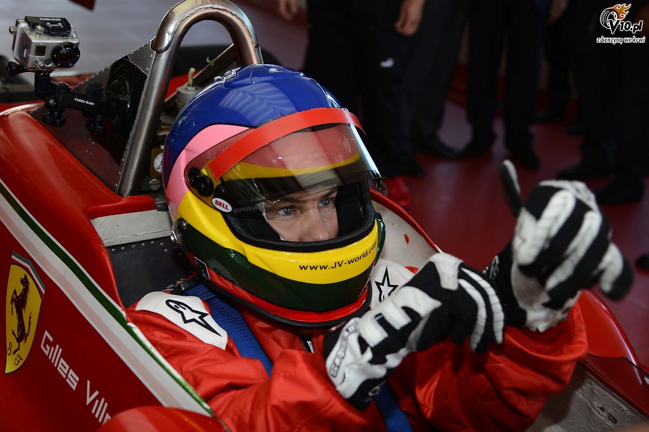 Jacques Villeneuve w Ferrari 312 T4 ojca Gillesa