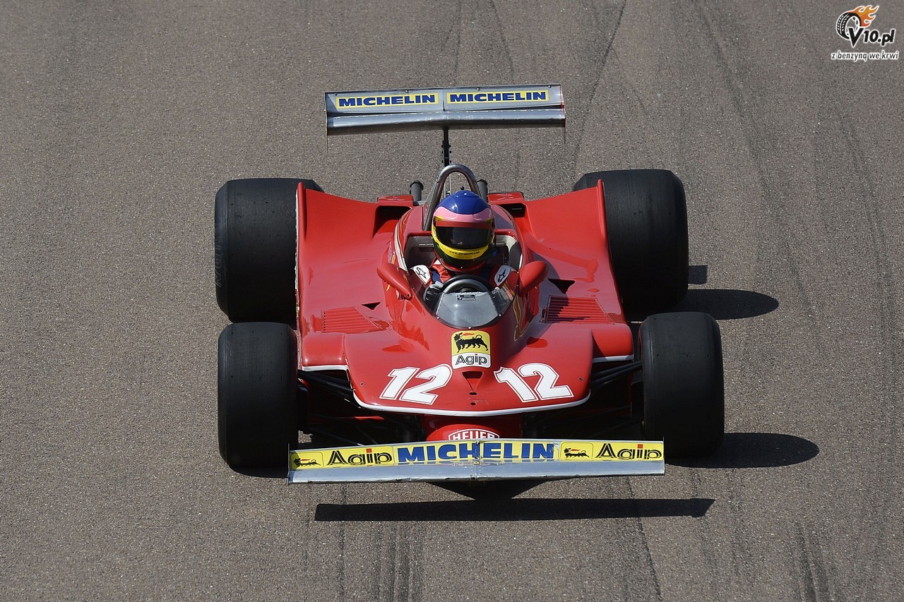 Jacques Villeneuve w Ferrari 312 T4 ojca Gillesa