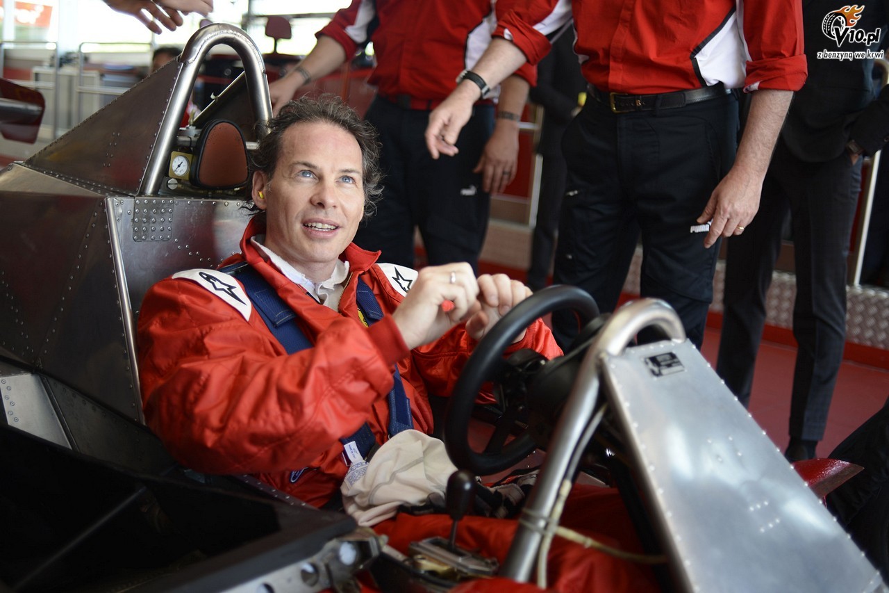 Jacques Villeneuve w Ferrari 312 T4 ojca Gillesa