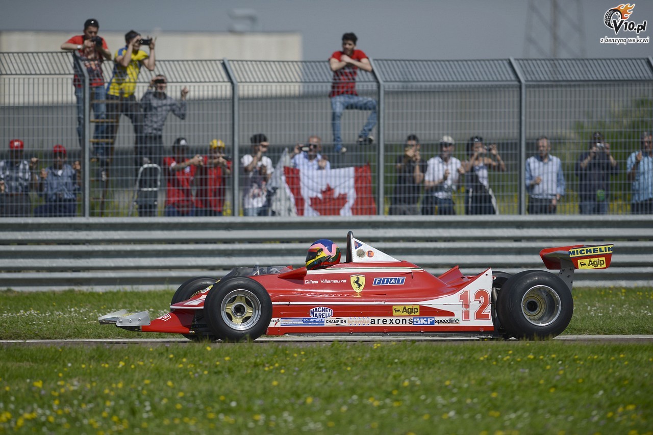 Jacques Villeneuve w Ferrari 312 T4 ojca Gillesa