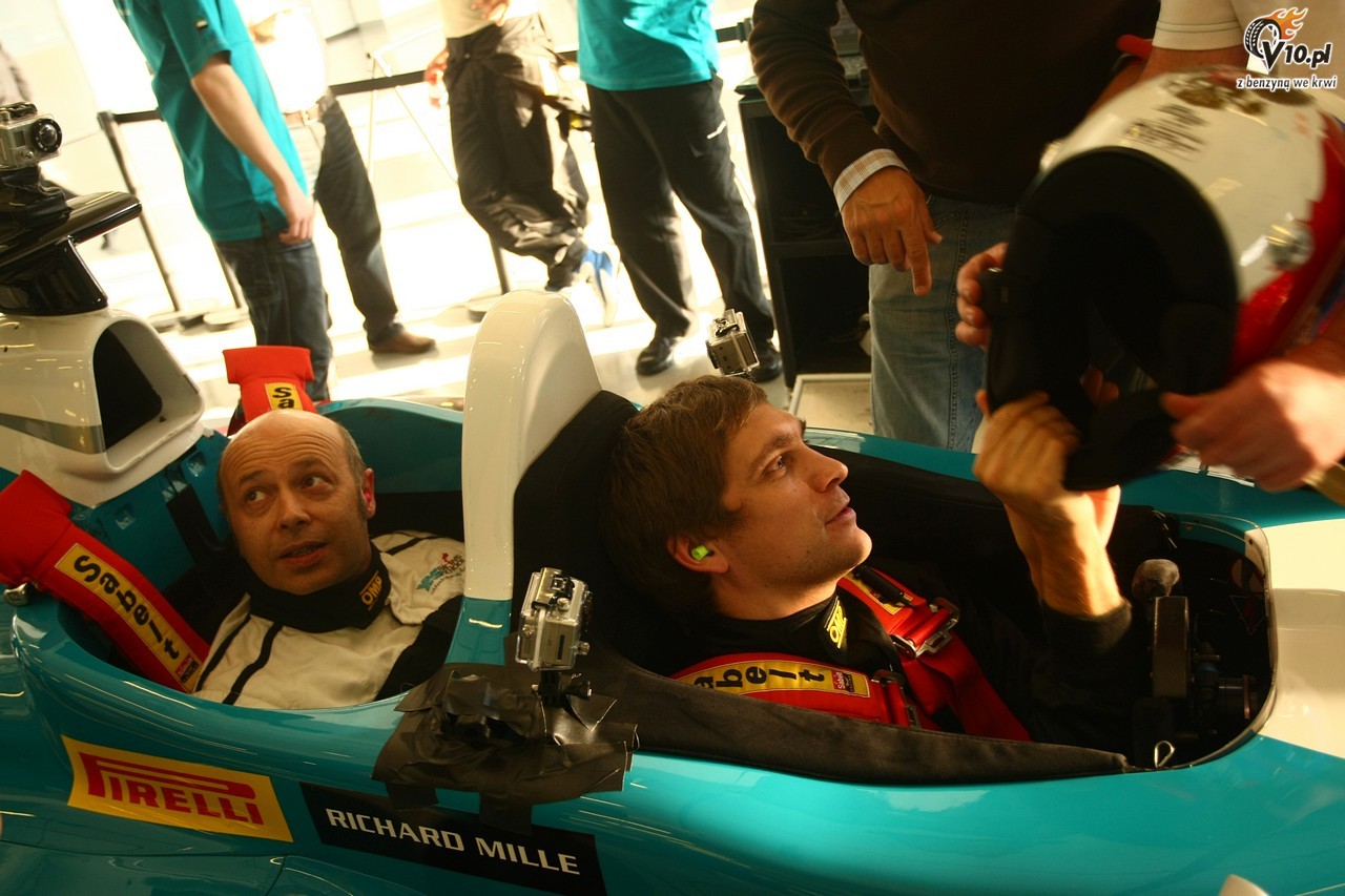 Pirelli rozpoczyna sezon 2012