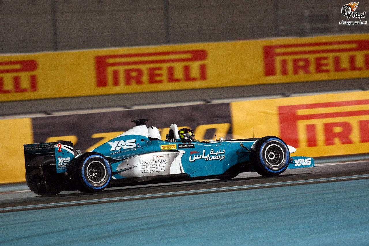 Pirelli rozpoczyna sezon 2012