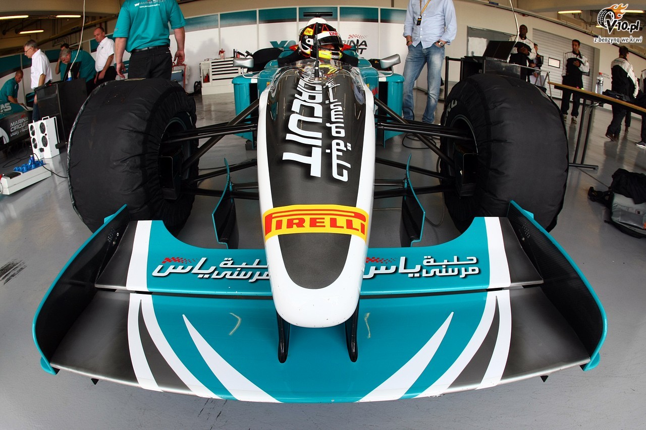 Pirelli rozpoczyna sezon 2012