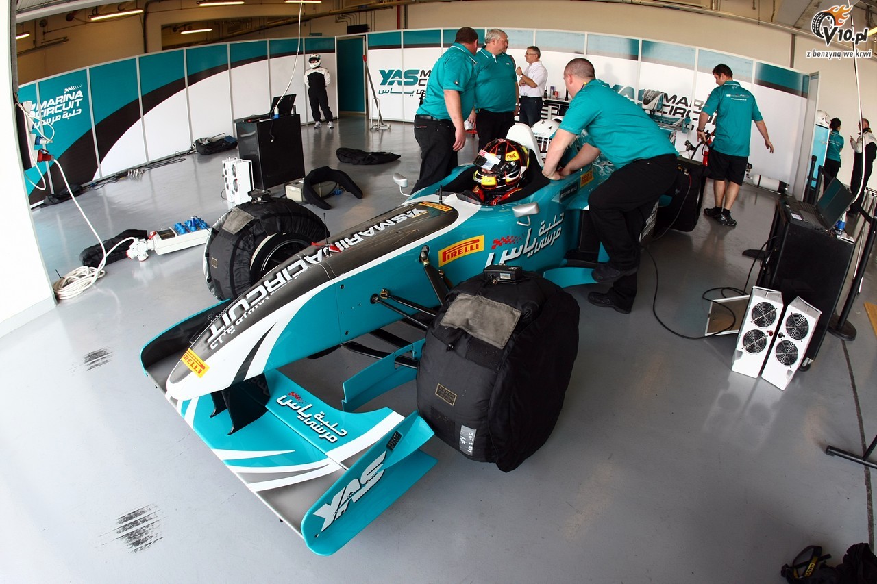 Pirelli rozpoczyna sezon 2012