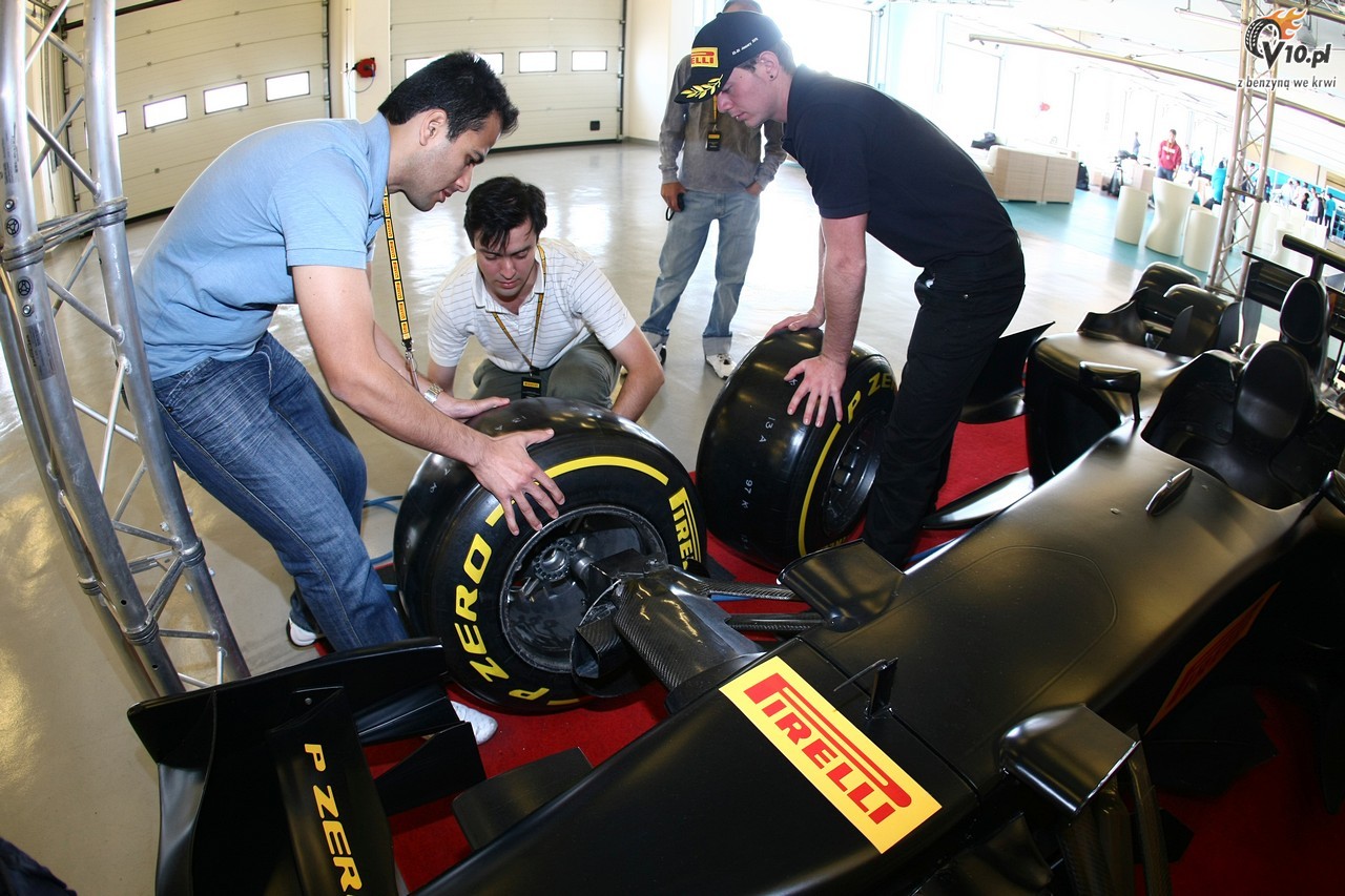 Pirelli rozpoczyna sezon 2012