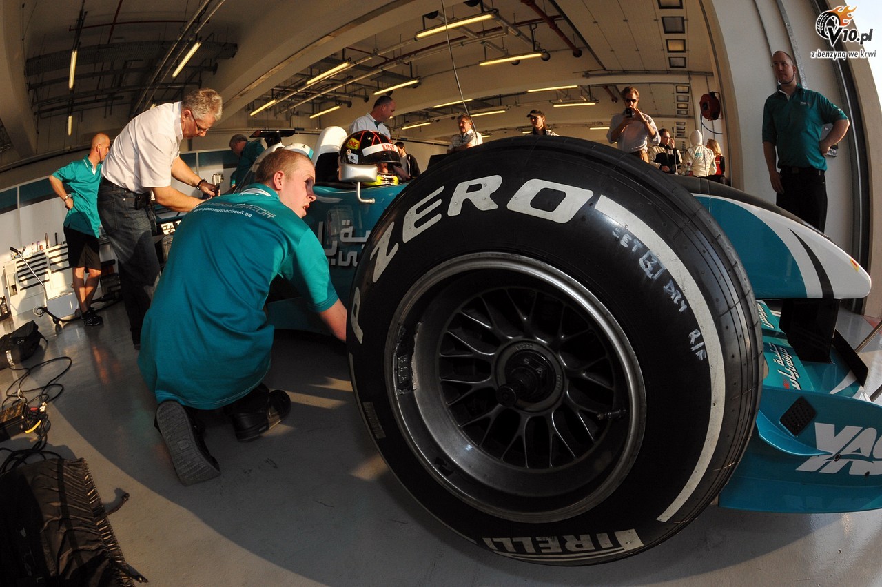 Pirelli rozpoczyna sezon 2012