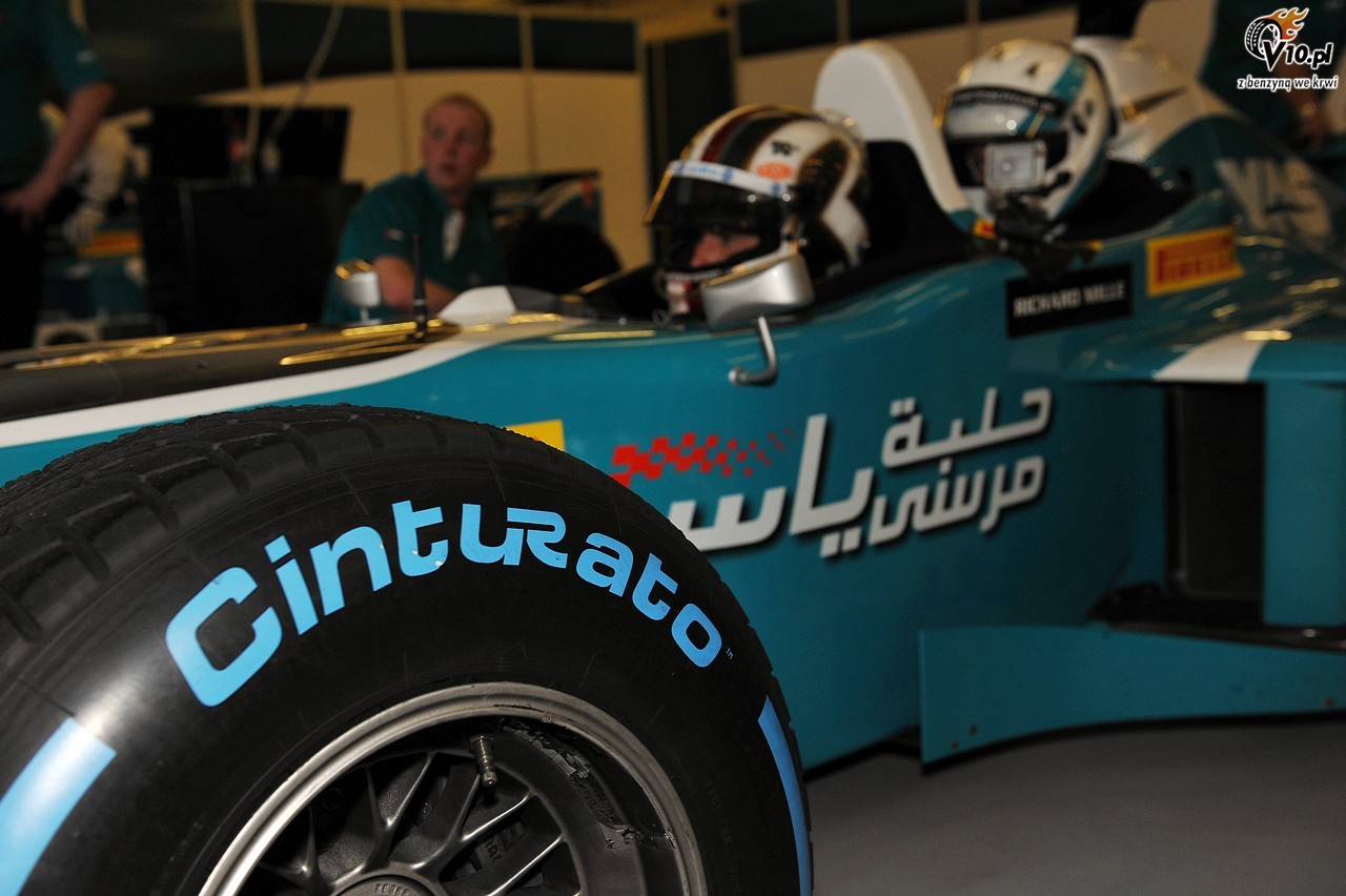 Pirelli rozpoczyna sezon 2012