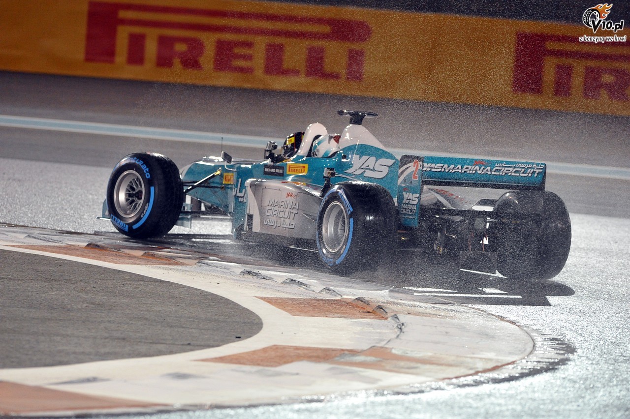 Pirelli rozpoczyna sezon 2012