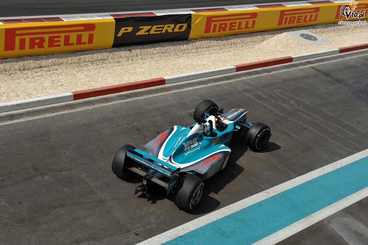 Pirelli rozpoczyna sezon 2012